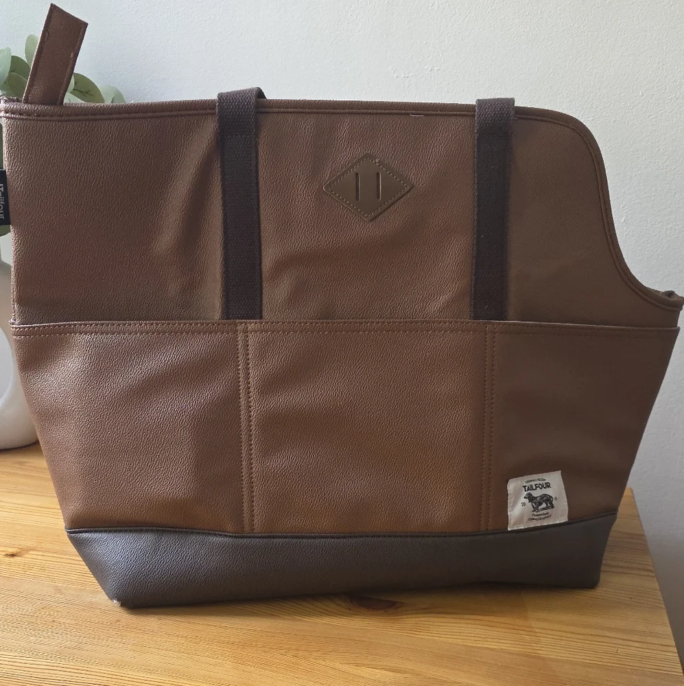 Tailfour Portable Travel Pet Carrier